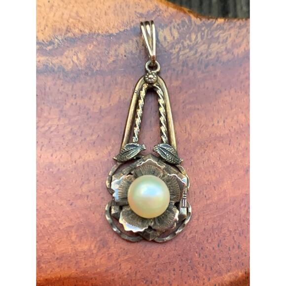 Antique Gold filled Flower and Pearl Pendant - Picture 3 of 5